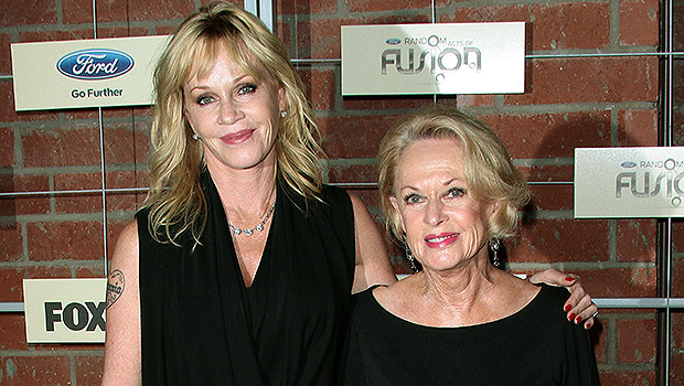 Melanie Griffith and mum Tippi Hedren snuggle up in rare photo – Hollywood Life

 +2023