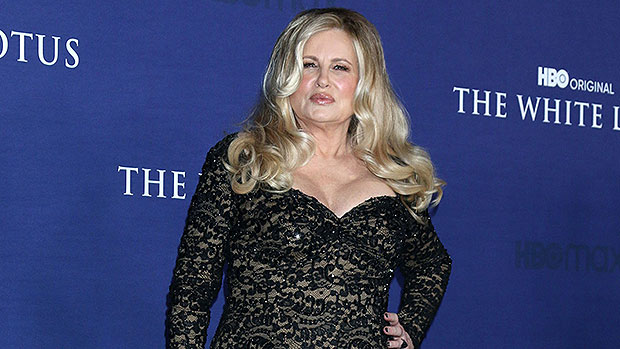 Jennifer Coolidge reveals hot but awkward sex with younger man – Hollywood Life

 +2023