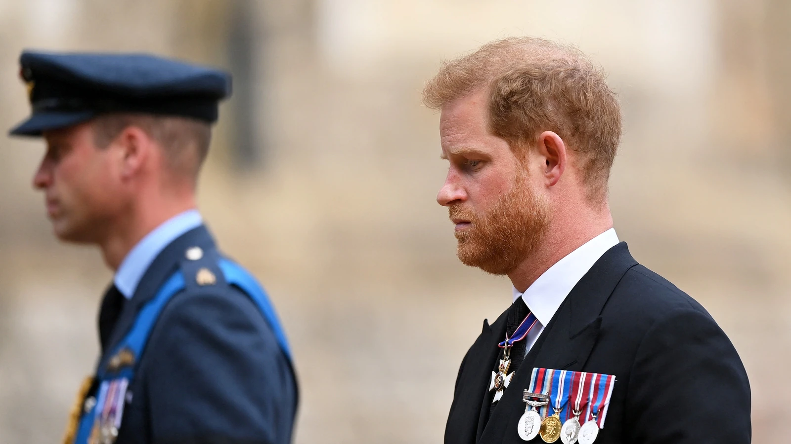 IT’S WAR!  Prince Harry takes a taunt at the royal family for lying to protect Prince William in new trailer

+2023