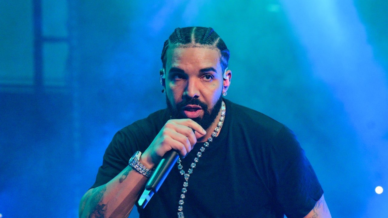 Drake’s $12.5million engagement ring necklace pays tribute to his 42 exes

+2023