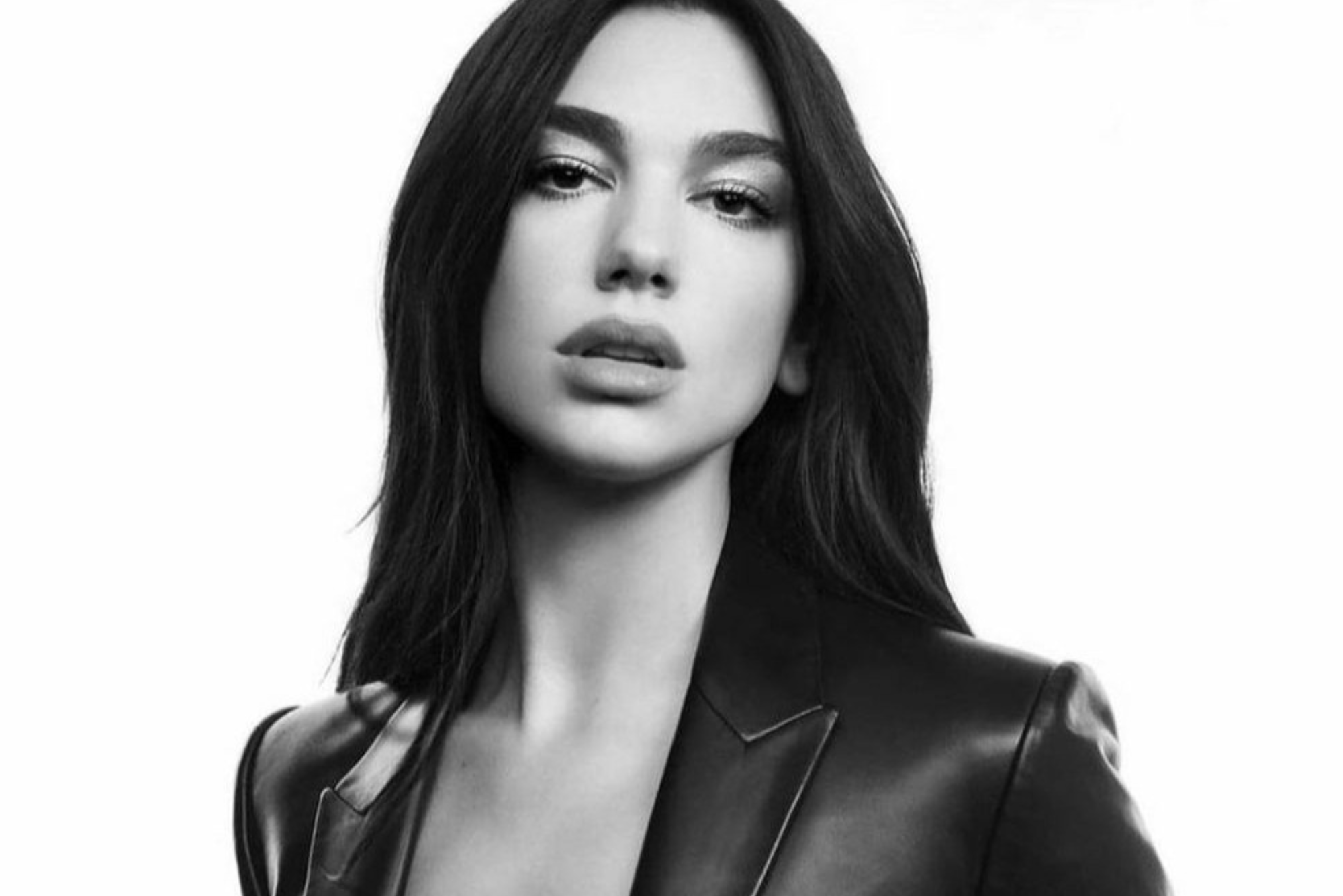 Dua Lipa shows XXL water waves in a latest campaign for Puma

+2023