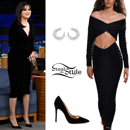 Selena Gomez: Black Dress, Velvet Pumps

+2023