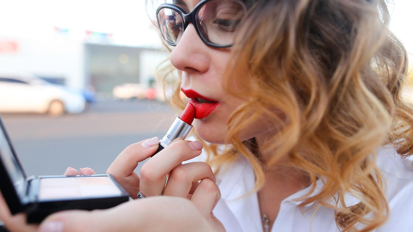 3 common lipstick mistakes that make you look older than you are
+2023