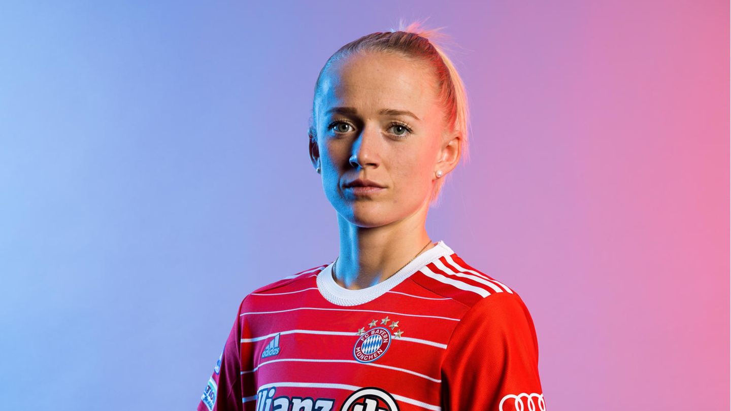 Footballer Lea Schüller: She adorns the cover of German Vogue
+2023