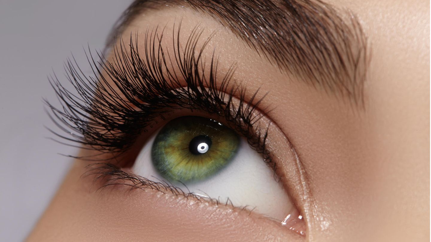 Beautiful eyelashes: 5 make-up mistakes that you should better avoid
+2023