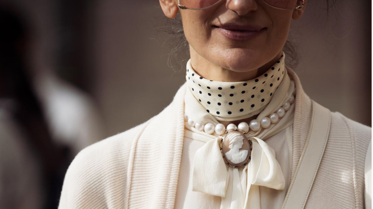 Jewelery hack: The chain-scarf combo looks so elegant
+2023