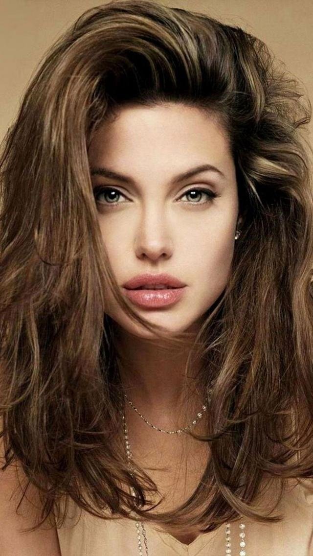 Angelina-Jolie-7