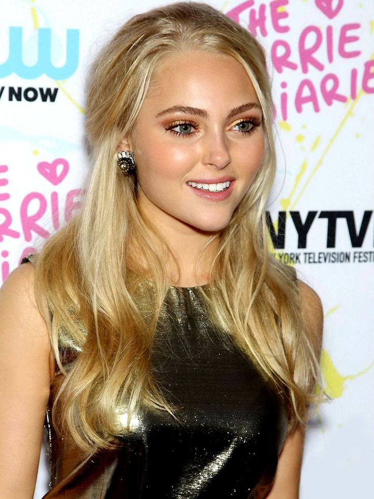 ANNASOPHIA ROBB at The Carrie Diaries Premiere in New York