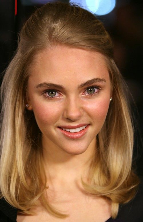 AnnaSophia Robb Hair Color - Hair Colar And Cut Style