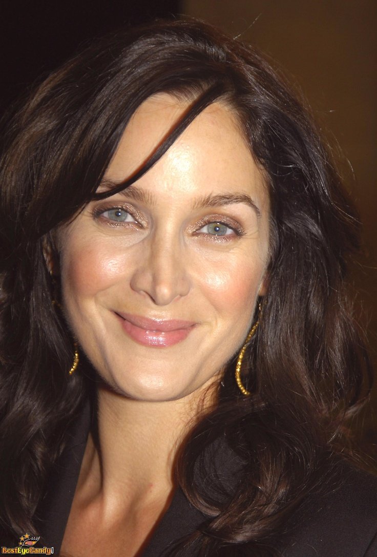 Carrie-Anne Moss Hair Color - Hair Colar And Cut Style