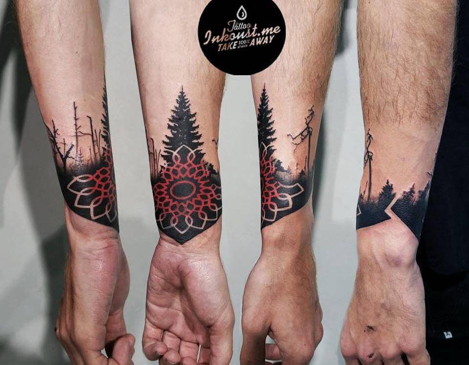 Geometrische Blackout Handgelenk Tattoo Idee