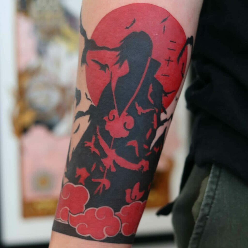 Itachi im ikonischen Umhang im Akatsuki-Wolkendesign