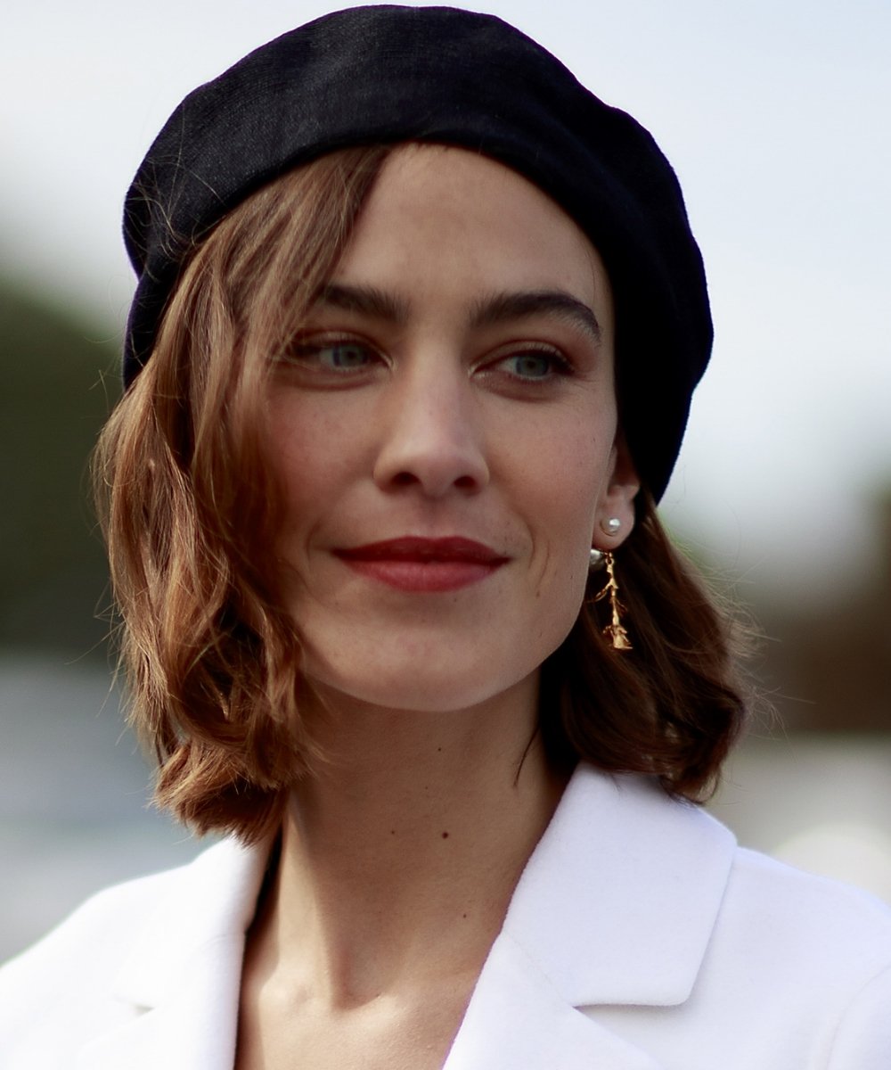 Alexa Chung with a wavy blunt bob.