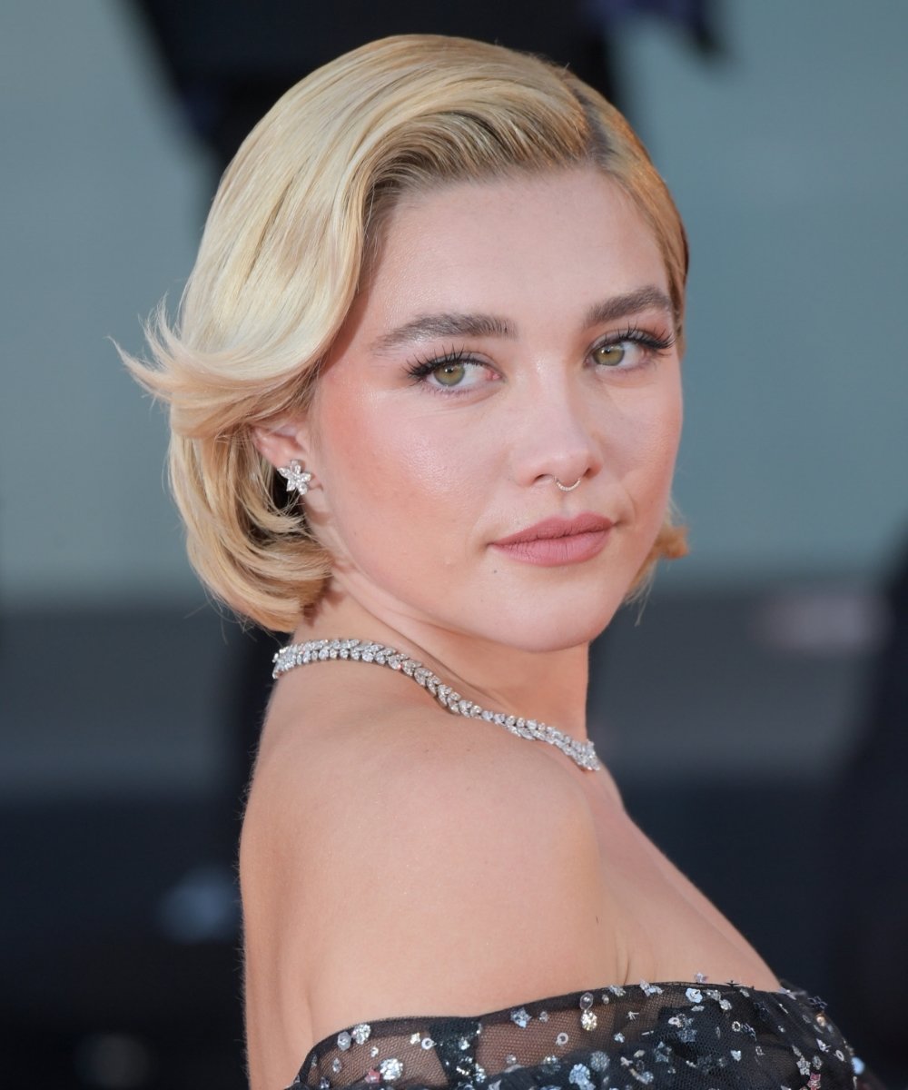 Florence Pugh with a bob haircut.