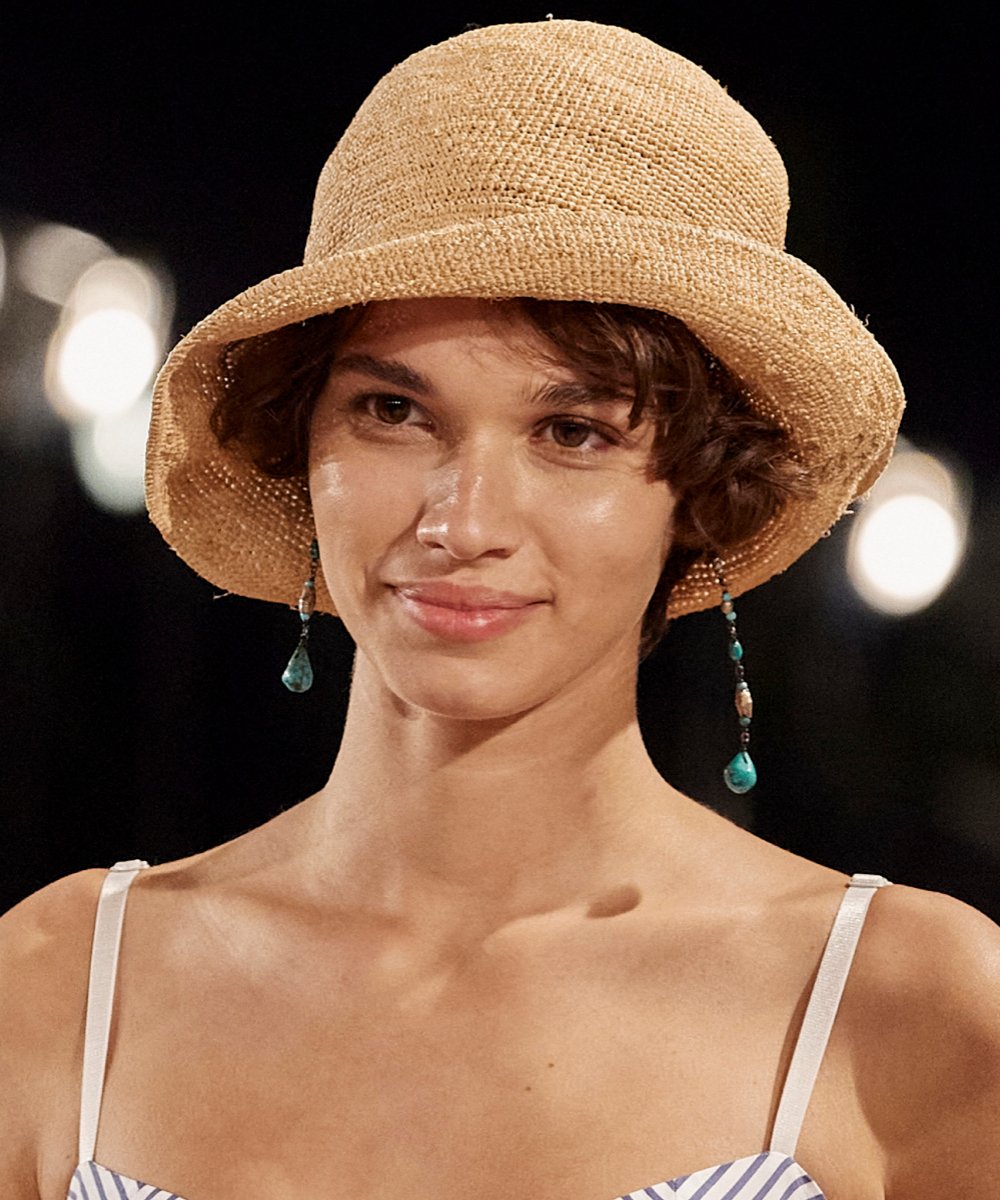 Ralph Lauren proposes a boho hat to wear with very short bob hair for spring summer 2023.