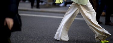 Trendy pants this fall-winter 2023 season: from elegant satin to risky mega ripped jean