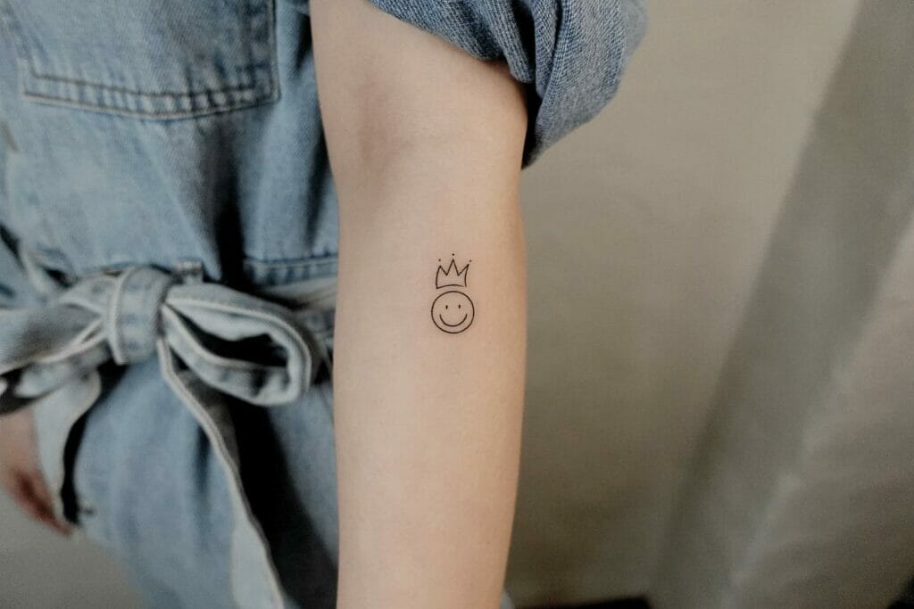 A smiley crown tattoo