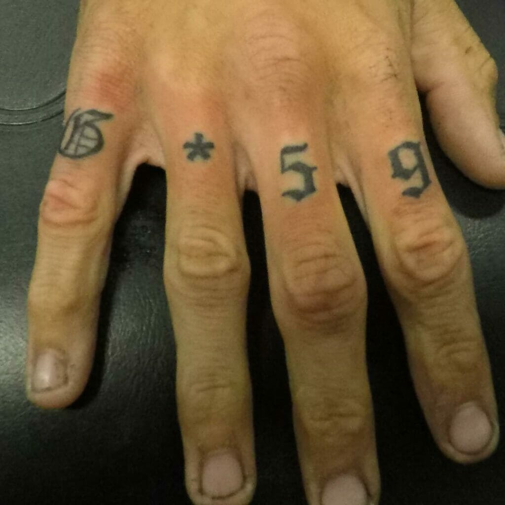 G59 Schriftzug Finger Tattoo