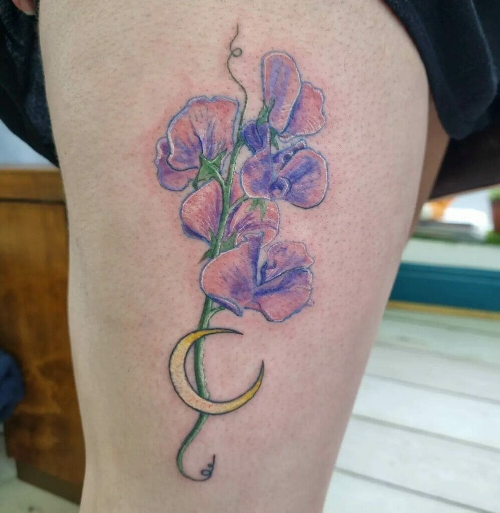 Sweet Pea Moon Oberschenkel Tattoo