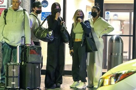 Palm Beach, FL - *EXCLUSIVE* - Selena Gomez, Brooklyn Beckham, Nicola Peltz and Selena's BFF Raquelle Stevens are ready for a weekend flight from Miami after spending the Thanksgiving holiday together.  The group moves through the terminal together, keeping their heads down and keeping a low profile.  Brooklyn travels with his dog on a leash and his wife Nicola carries a tiny puppy in her bag.  Pictured: Nicola Peltz, Brooklyn Beckham, Selena Gomez, Raquelle Stevens Children please pixelate face prior to publication*