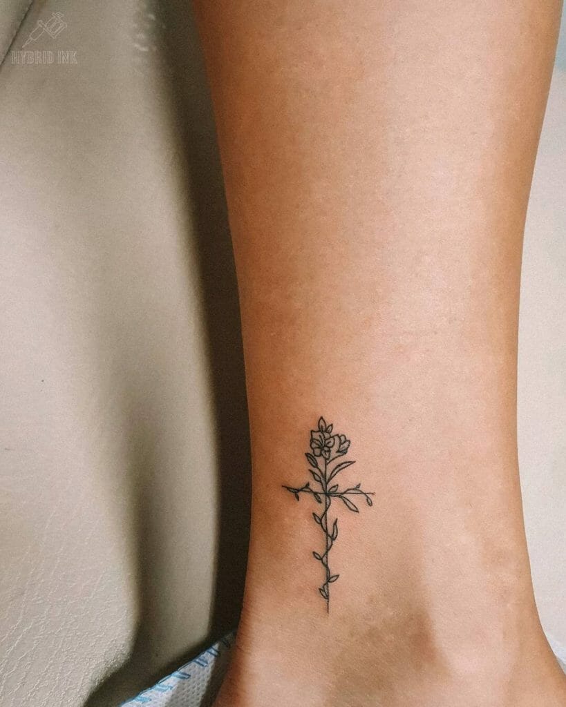 Einfaches Kreuz mit Blumen-Tattoo-Design