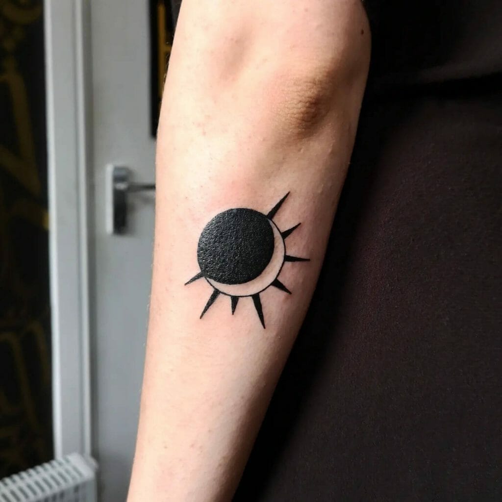 Sonne und Mond Eclipse Tattoo