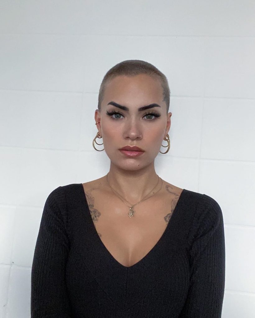 Hairstyle Ladies: Woman with shaved head. 