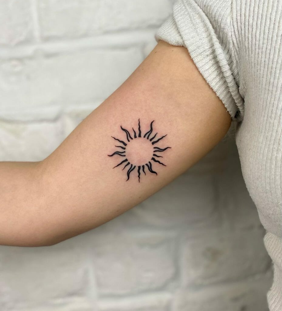 Einzigartige kleine Sonnentattoos