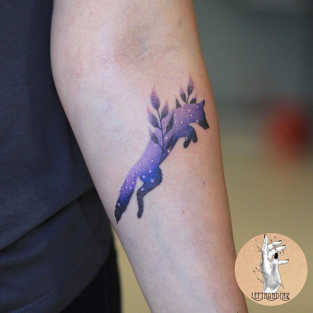 Einzigartiges violettes Tattoo