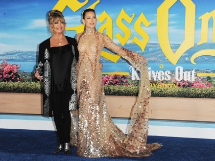 Netflix US Premiere 'Glass Onion: A Knives Out Mystery' was held at the Academy Museum of Motion Pictures in Los Angeles, USA on November 14, 2022.  Pictured: Kate Hudson and Goldie Hawn Ref: SPL5502765 141122 NOT EXCLUSIVE Image by: Lumeimages / SplashNews.com Splash News and Pictures USA: +1 310-525-5808 London: +44 (0)20 8126 1009 Berlin: +49 175 3764 166 photodesk@splashnews.com World Rights