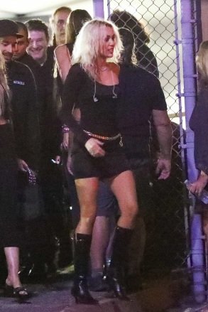 Los Angeles, CA - *EXCLUSIVE* - Pop star Miley Cyrus is joined by boyfriend Maxx Morando, mother Tish Cyrus and sister Brandi Cyrus during her performance during the Foo Fighters & The Hawkins Family Present Taylor Hawkins Tribute Concert in Los Angeles.Pictured : Miley CyrusBACKGRID USA 27 SEPTEMBER 2022 USA: +1 310 798 9111 / usasales@backgrid.comUK: +44 208 344 2007 / uksales@backgrid.com*UK Customers - Pictures Containing ChildrenPlease Pixelate Face Before Posting*