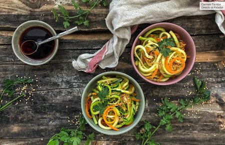 Stir-fried zucchini noodles with vegetables