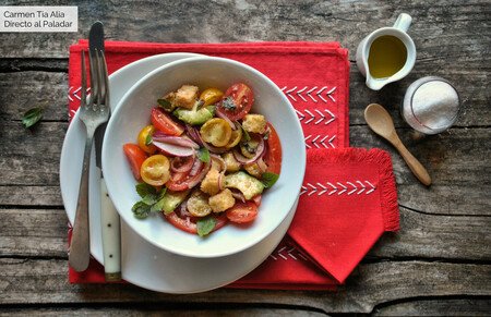 Italian salad of cherry tomatoes, avocado and bread