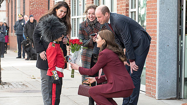 Kate Middleton speaks to kids in Boston in burgundy pantsuit – Hollywood Life

 +2023
