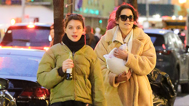 Katie Holmes & Suri Cruise Rock Coats for Dinner in NYC – Hollywood Life

 +2023