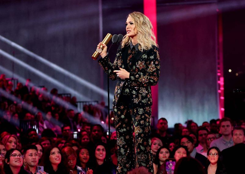 Carrie Underwood People's Choice Awards PCAs 2022