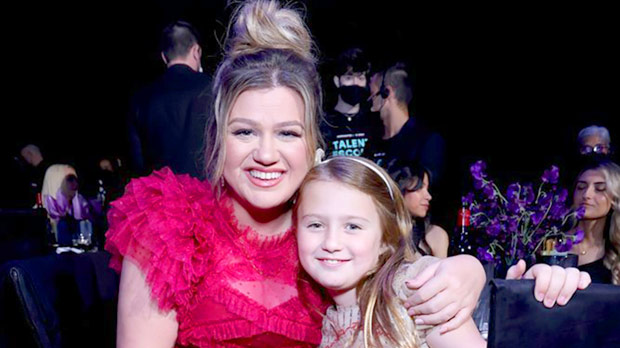 Kelly Clarkson brings daughter River, 8, to People’s Choice Awards – Hollywood Life

 +2023