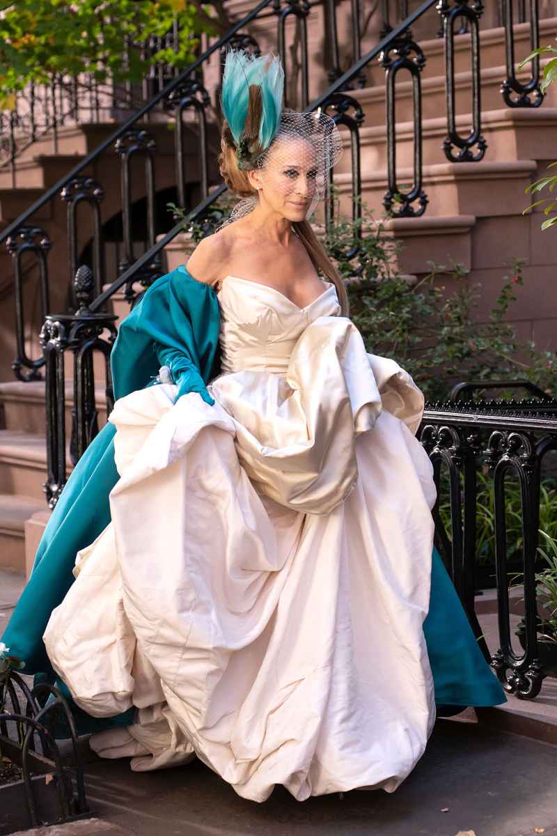Sarah Jessica Parker appears to be bringing back Carrie Wedding Dress 2 and just like that
