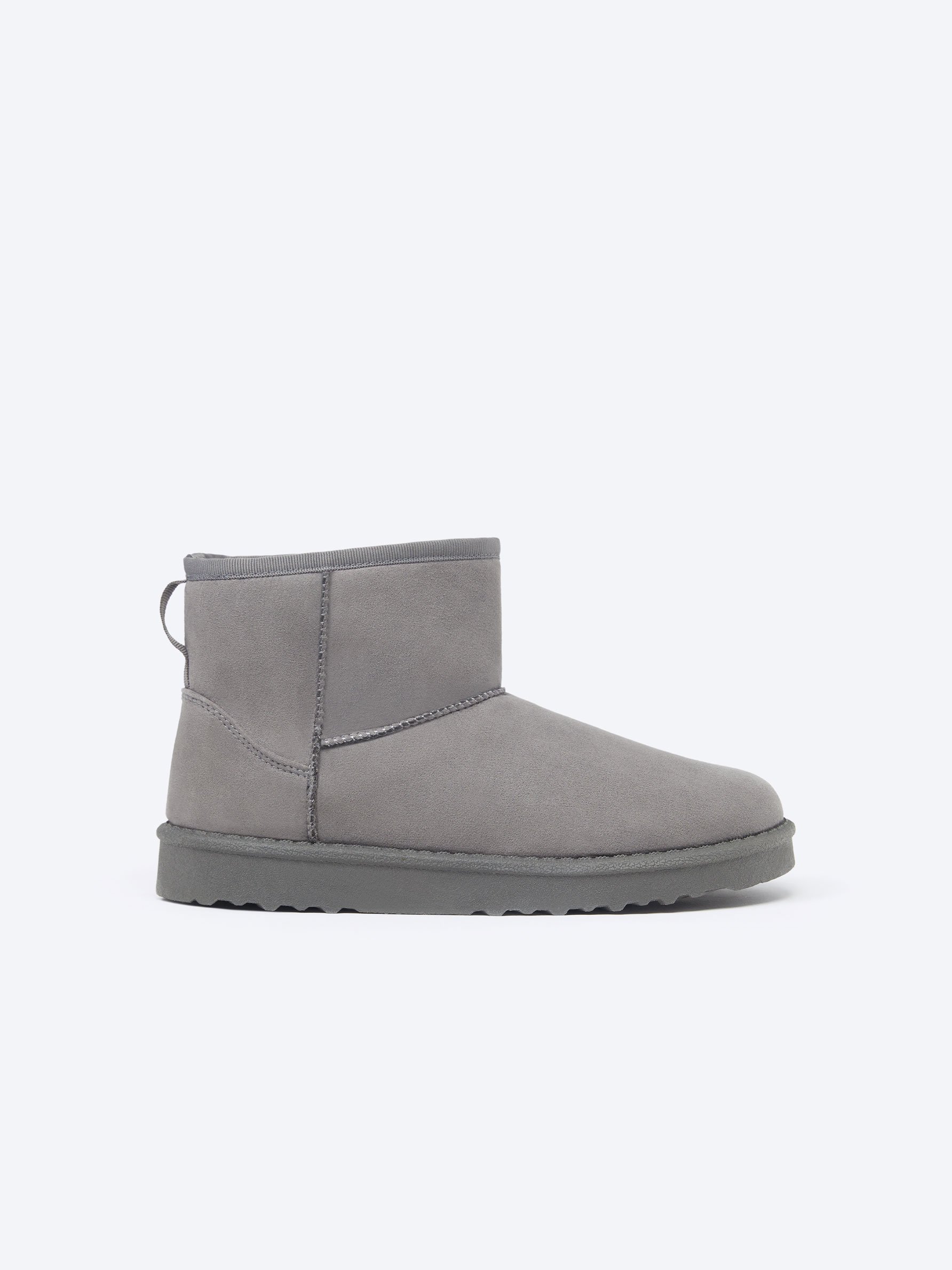 Gray lined ankle boot