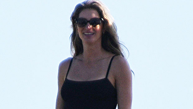 Gisele Bundchen in black swimsuit with son Benjamin at water park – Hollywood Life

 +2023