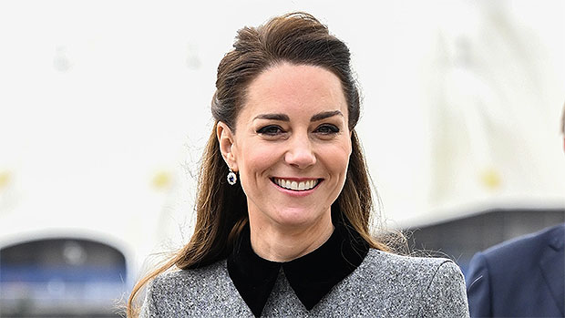 Kate Middleton puts the finishing touches on the royal Christmas tree in a video – Hollywood Life

 +2023