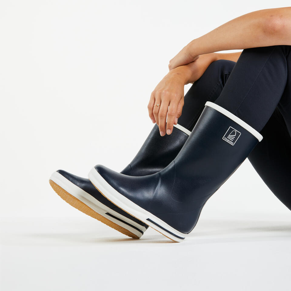 Navy blue wellies made of rubber