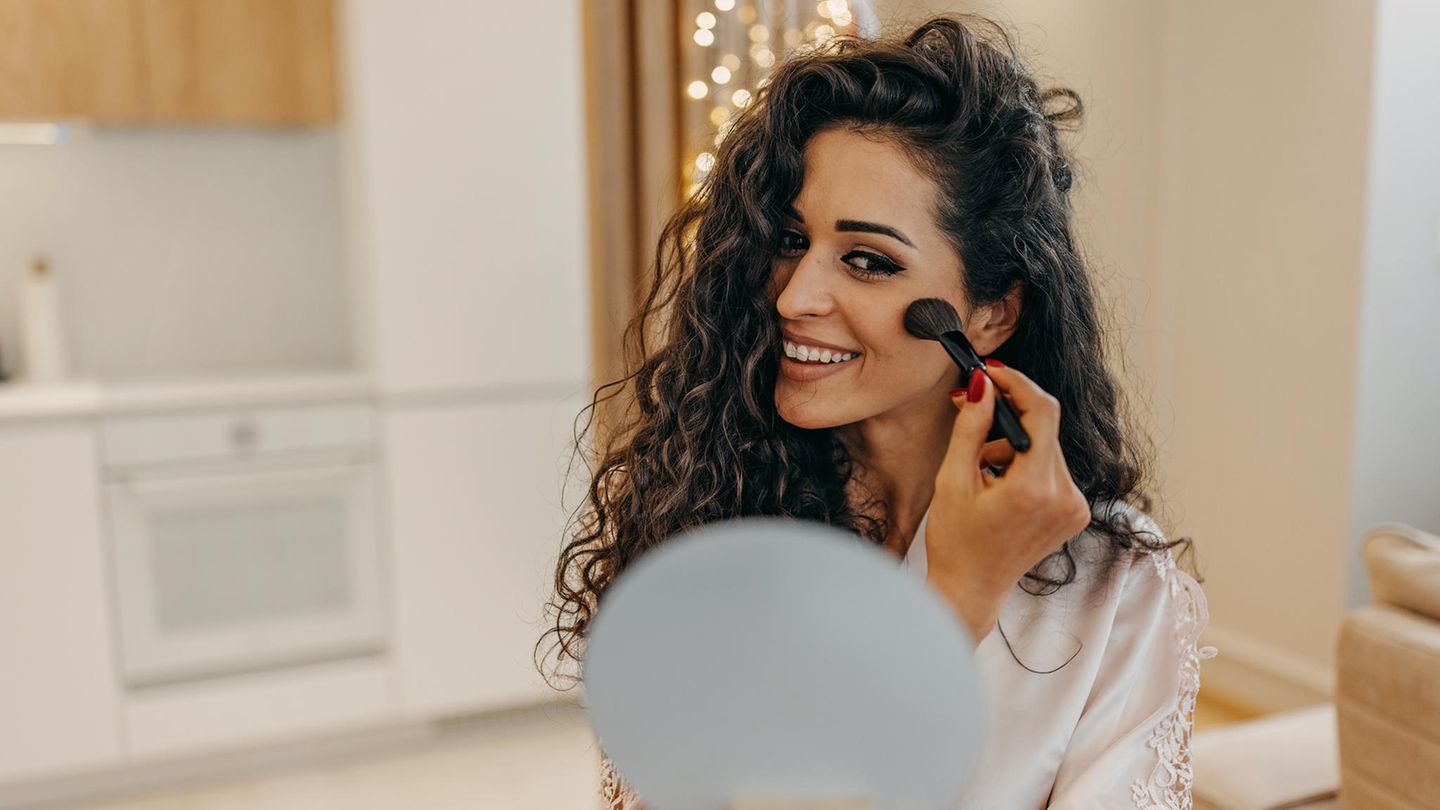 Beauty hacks: 5 easy New Year’s Eve makeup that everyone can do
+2023