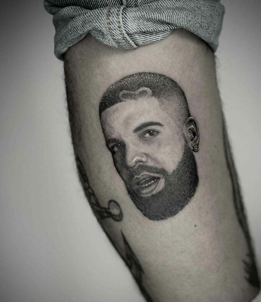 Drake's mini portrait around the knee