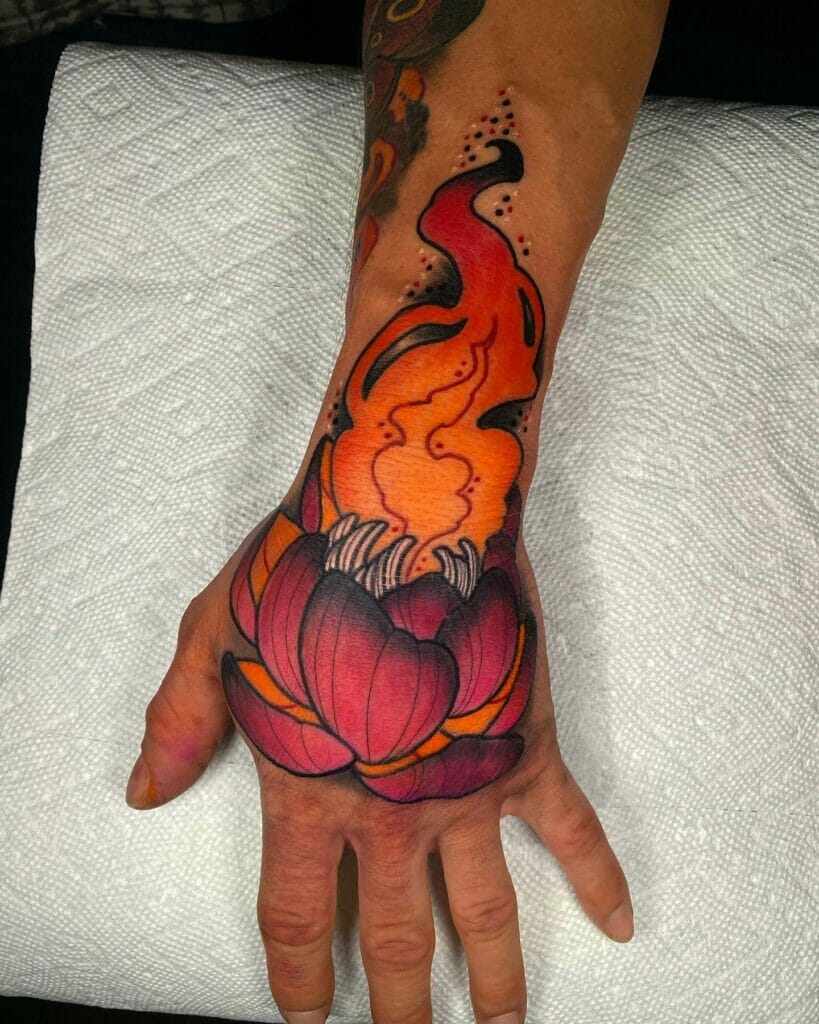 Flammen-Handgelenk Lotus Tattoo-Design