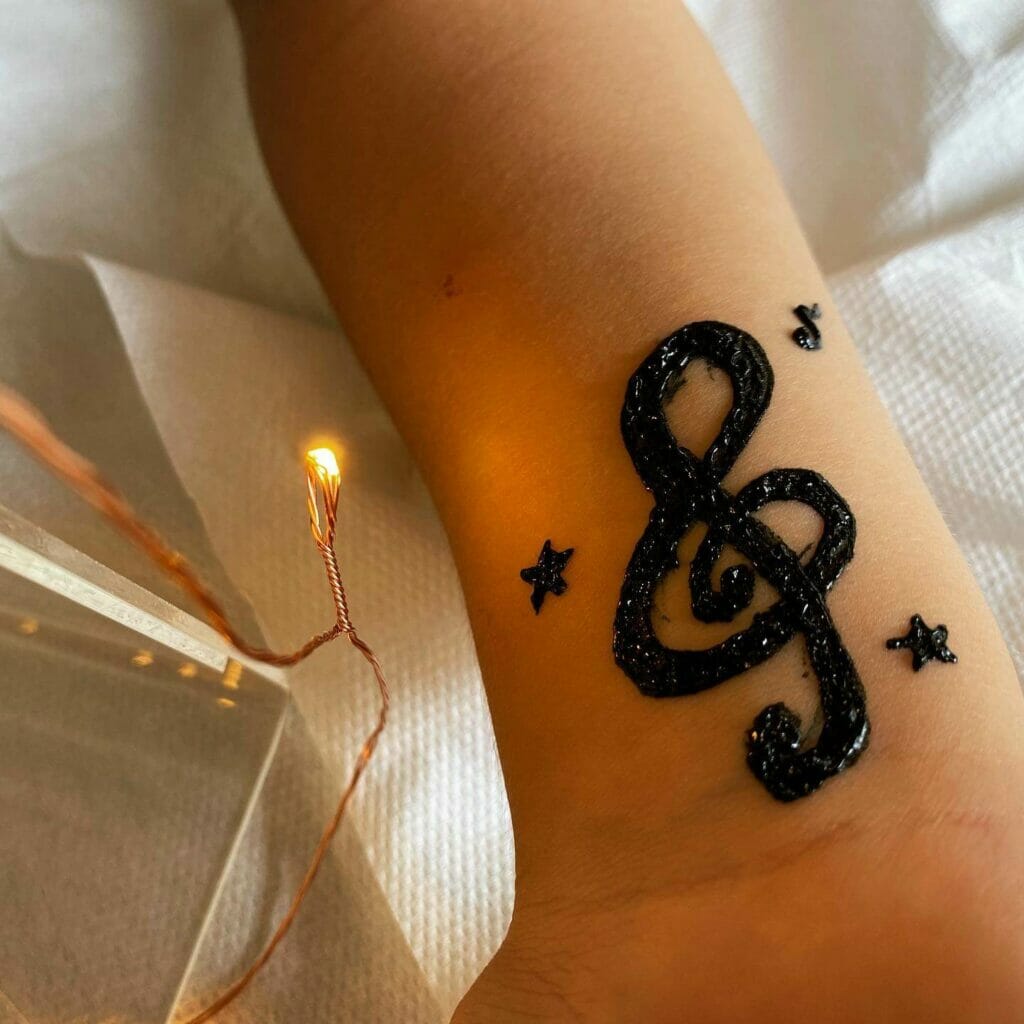 Simple small henna tattoo designs for wrist