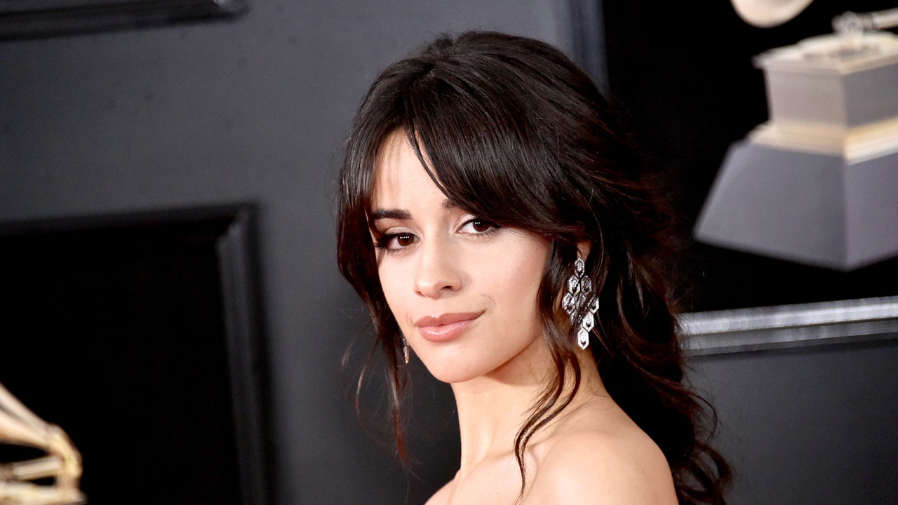 Camila Cabello just got a honey blonde wolf cut and it takes us back to the ’00s – see photos

+2023