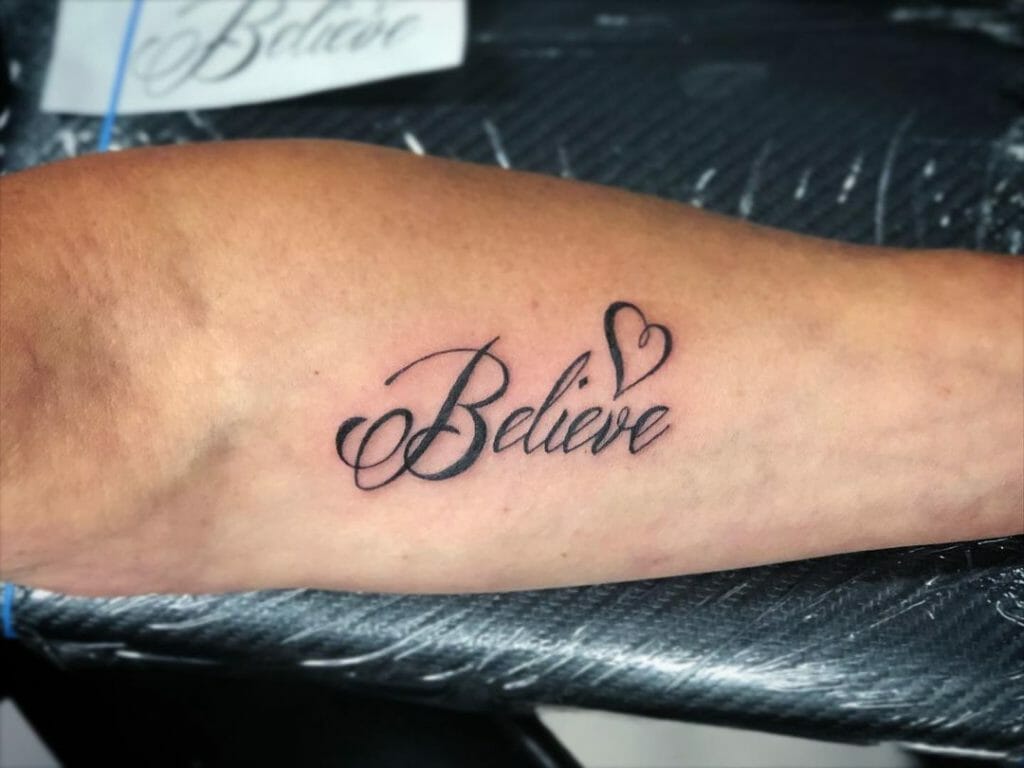 Glaube Tattoo mit Herz