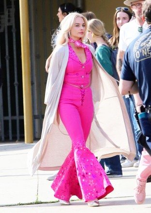 Margot Robbie and Ryan Gosling have teamed up to film scenes for the new Barbie movie.  22 June 2022 Pictured: Margot Robbie Barbie.  Photo credit: APEX / MEGA TheMegaAgency.com +1 888 505 6342 (Mega Agency TagID: MEGA871009_003.jpg) [Photo via Mega Agency]