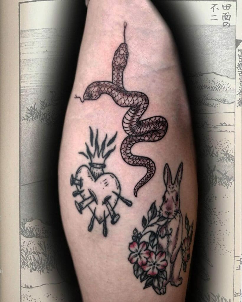 Doppelköpfige Schlange Tattoo Blumen und andere Elemente